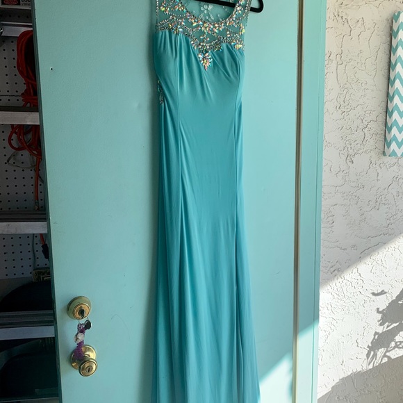The most stunning light turquoise/baby blue gown. - Picture 4 of 12